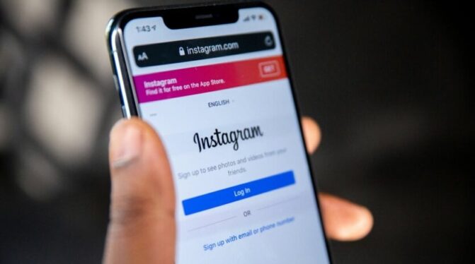 Instagram may be adding real-time Spotify integration