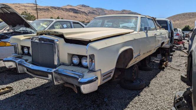 Junkyard Gem: 1979 Lincoln Continental Town Car