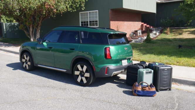 Mini Countryman Luggage Test: How much fits in the trunk?