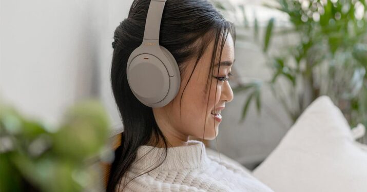 Sony XM5 headphones may be king, but the XM4s are $100 off