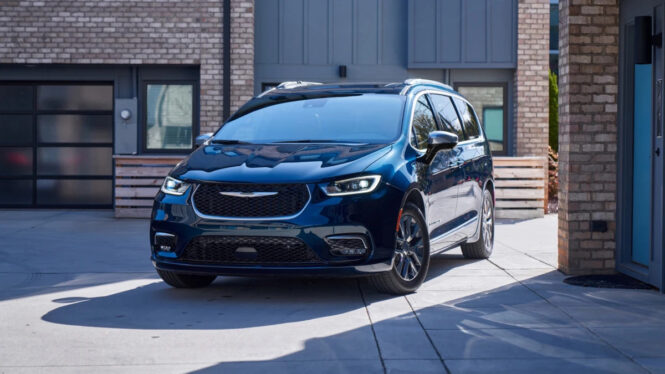 2025 Chrysler Pacifica Hybrid changes a trim name, raises price by $3,000