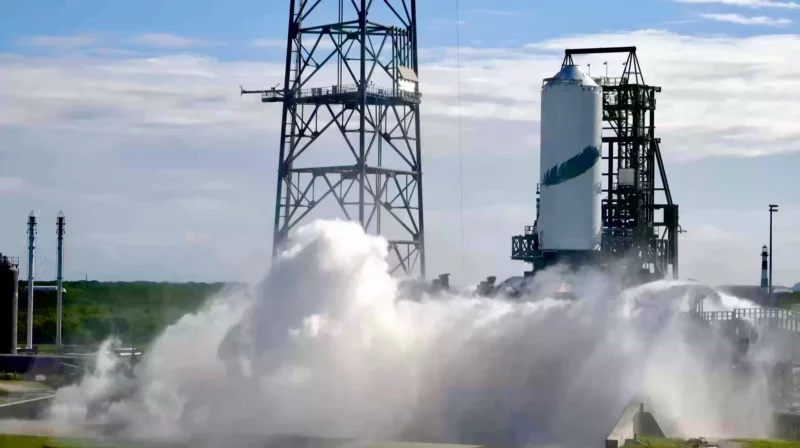 Blue Origin completes second-stage hot-fire test of large new rocket