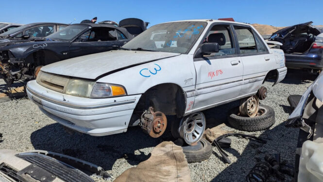 Junkyard Gem: 1995 Mercury Tracer sedan with 319k miles