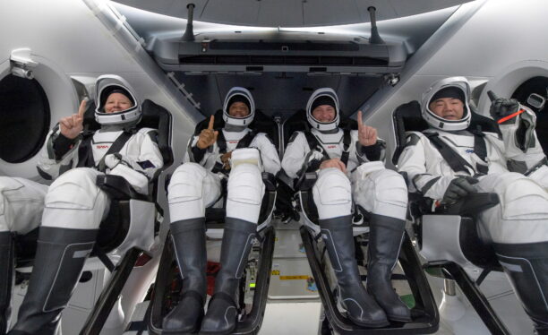 SpaceX Capsule Returns to Earth With 4 Astronauts on Board