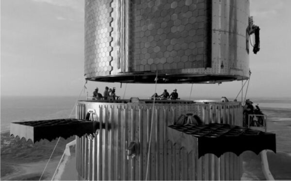 SpaceX recreates iconic New York City photo with Starship workers