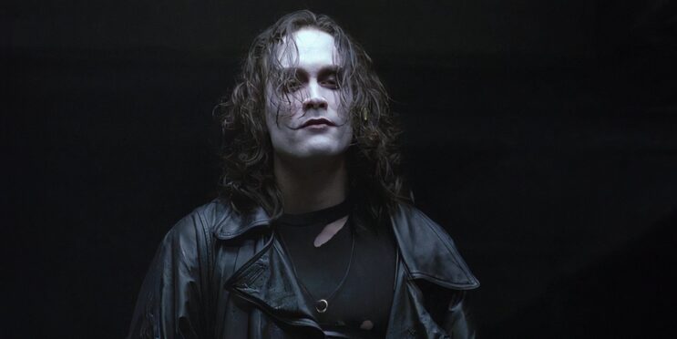 The Crow Review: Brandon Lee Is Absolutely Unforgettable In The Premier Cult Classic Of The 90s