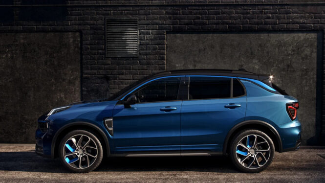 We rented a Chinese Lynk & Co 01 hybrid CUV in Paris. And we liked it