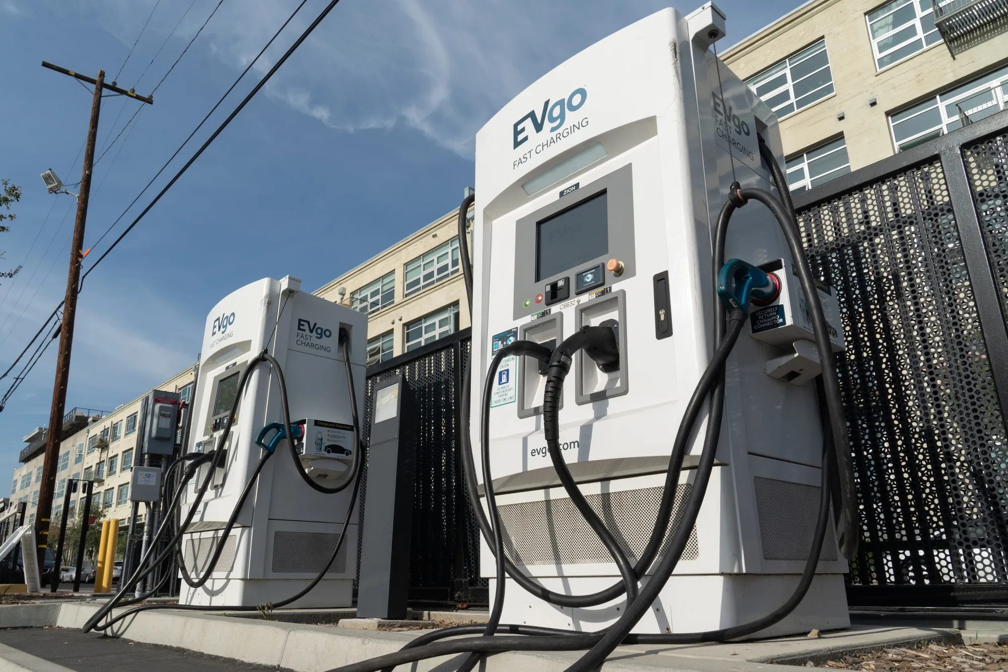 Why public EV chargers almost never work as fast as promised