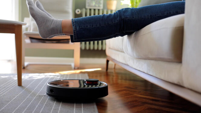 Forget about fancy features, more robot vacuums should perfect the basics