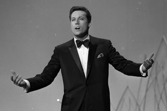 Jack Jones, Velvety Crooner Best Known for ‘Wives and Lovers’ and ‘The Love Boat’ Theme, Dies at 86