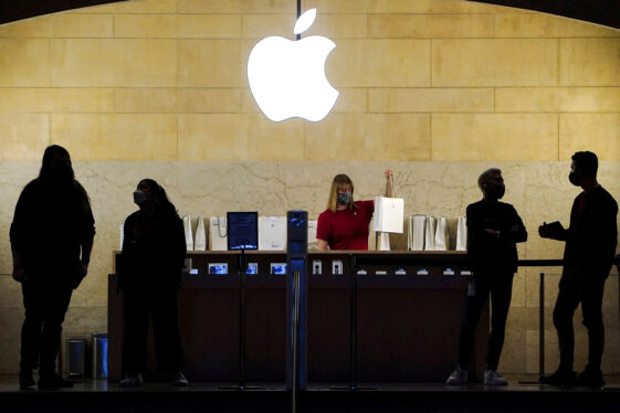 US labor board accuses Apple of violating employees’ rights