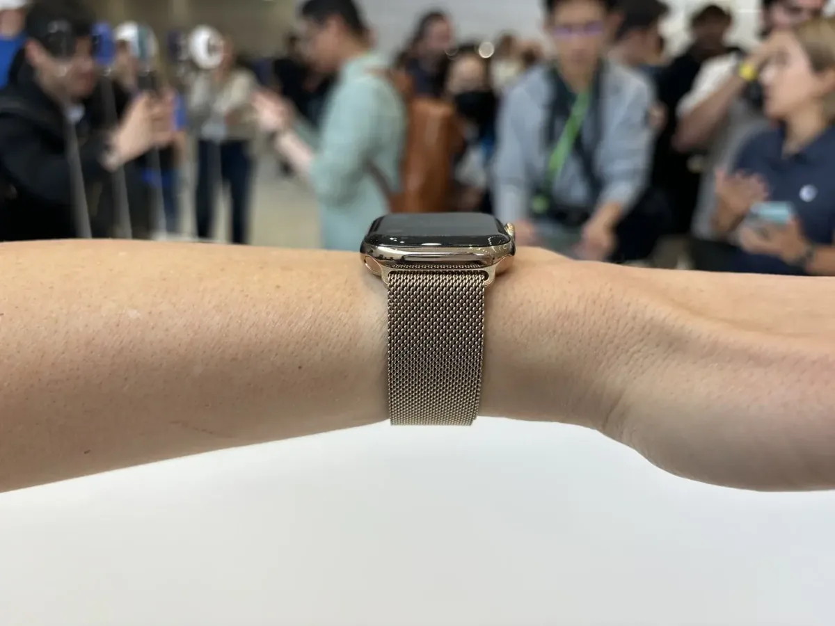 Apple Watch Series 10 vs. Samsung Galaxy Watch 7: flagship face-off