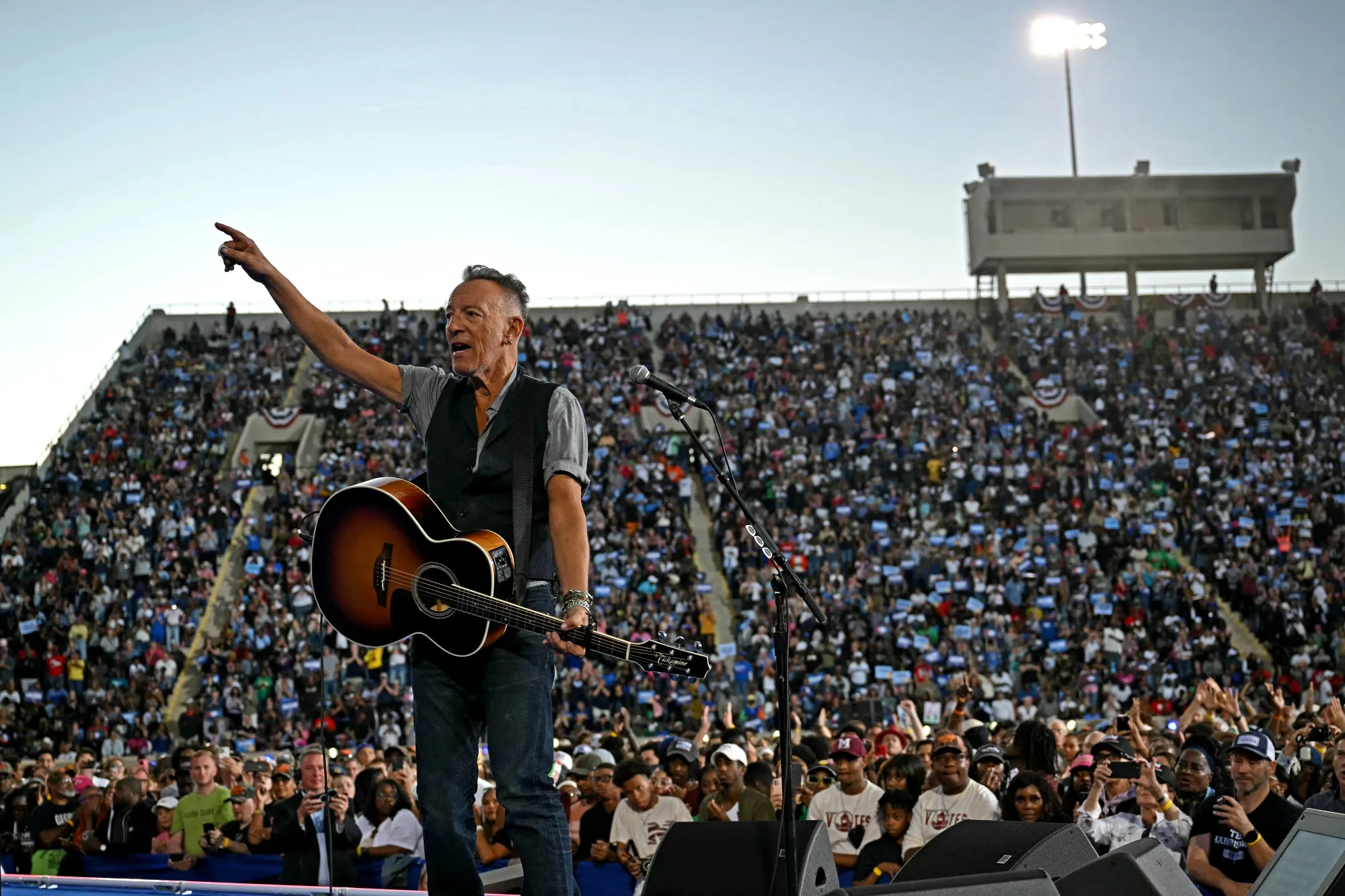 Bruce Springsteen Opens First Post-Election Show With ‘A Fighting Prayer For My Country’