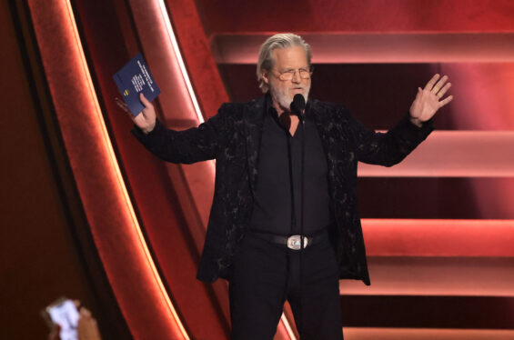 ‘Morgan Waylon’? Jeff Bridges Mispronounces Morgan Wallen’s Name While Revealing Biggest CMA Award of the Night