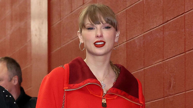 Taylor Swift Attends Chiefs-Raiders Game in KC With Travis Kelce’s Mom Donna