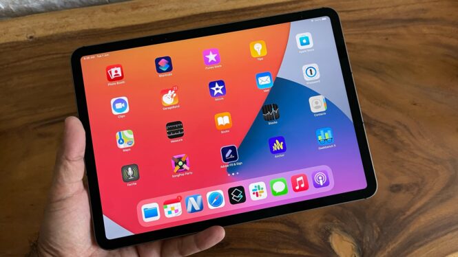 Apple’s giant foldable iPad could be crease-free and run macOS apps, new report claims