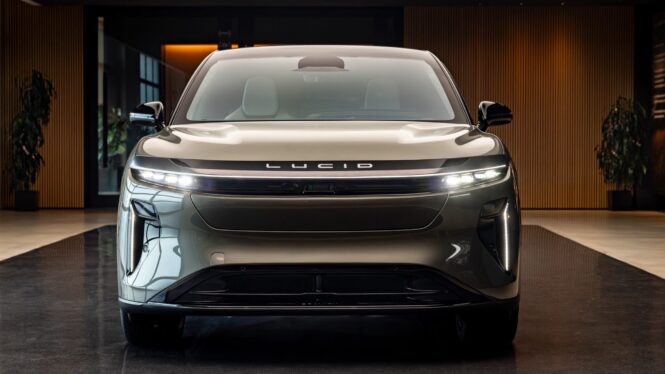 Efficiency, power, luxury: The 2025 Lucid Gravity SUV nails all three