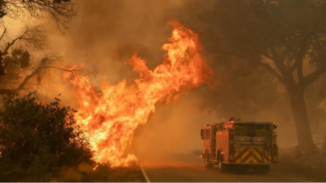 How AT&T, Verizon, and T-Mobile are responding to the LA wildfires