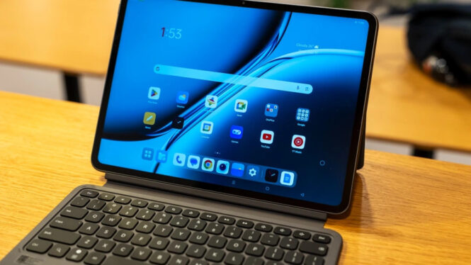 LG Gram Pro 2-in-1 (2025) hands-on: Of course a thin and light laptop gets AI at CES 2025