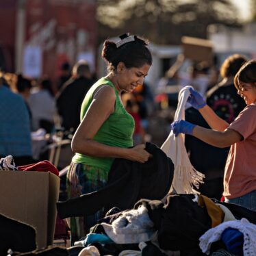 Selena Gomez Volunteers to Help Distribute Food to Los Angeles Fire Victims