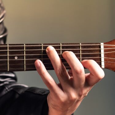 Strum into the new year with this $15 guitar course bundle