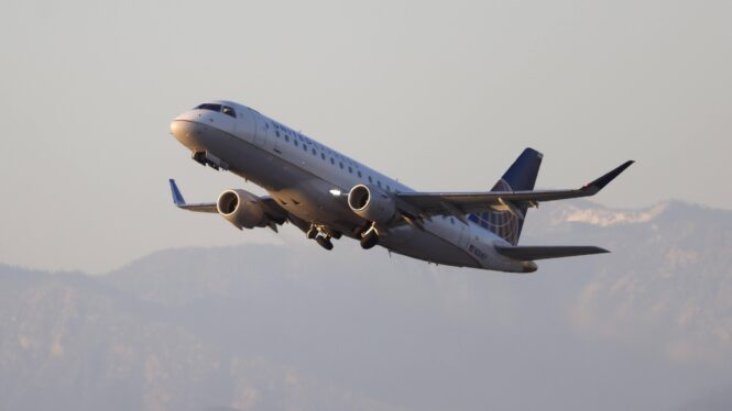 United Airlines now says first flights with Starlink Wi-Fi will take off spring 2025